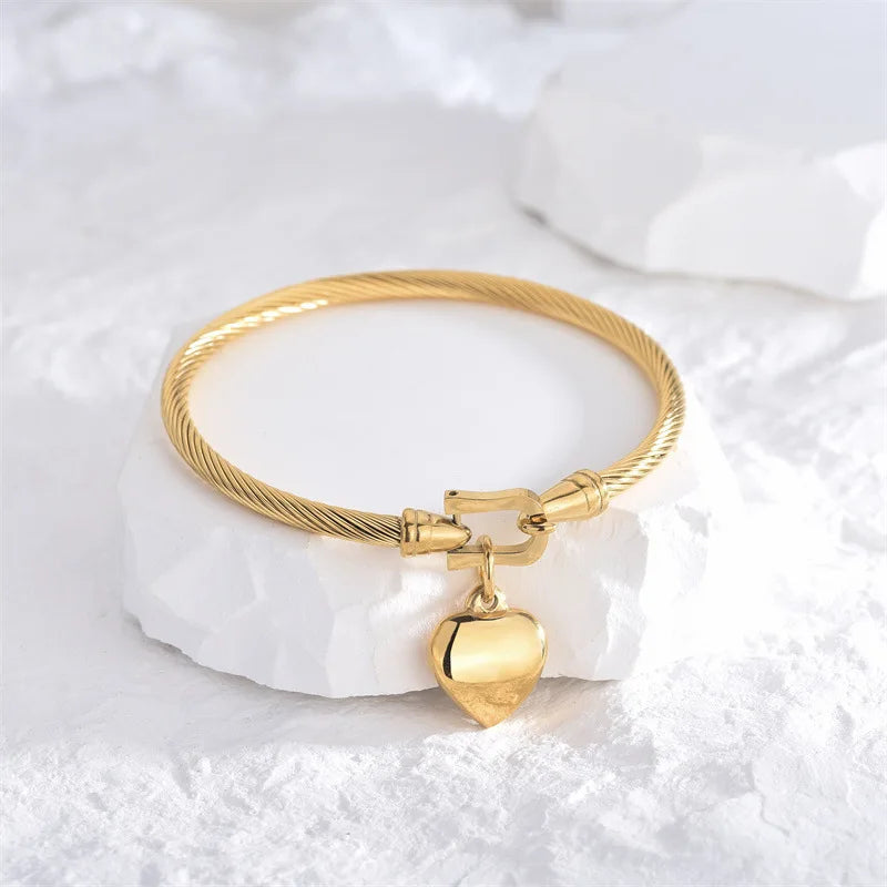 18K Gold Stainless Steel Heart Pendant Bangle – Elegant Charm Bracelet for Women